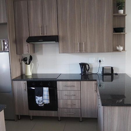 Or Tambo Self Catering Apartments, The Willows ボックスバーグ エクステリア 写真