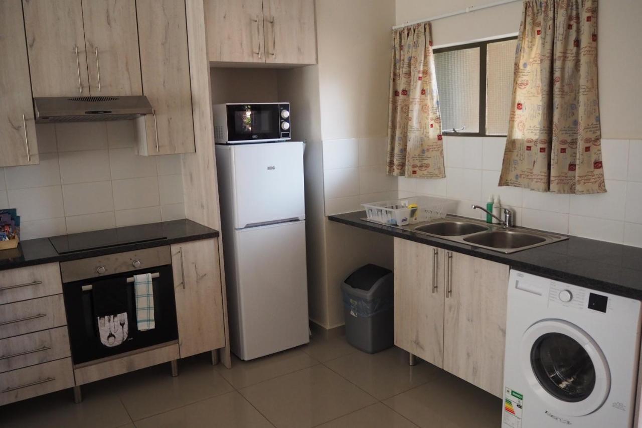 Or Tambo Self Catering Apartments, The Willows ボックスバーグ エクステリア 写真