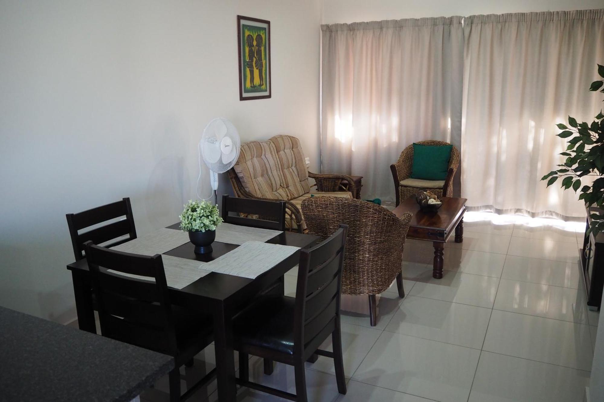 Or Tambo Self Catering Apartments, The Willows ボックスバーグ エクステリア 写真