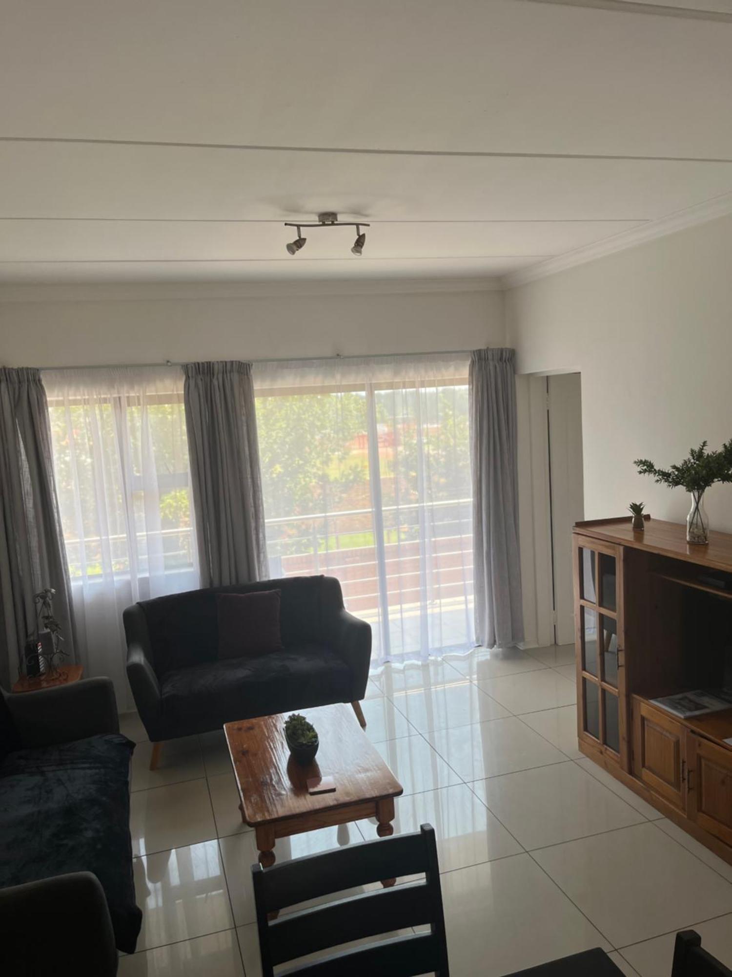 Or Tambo Self Catering Apartments, The Willows ボックスバーグ エクステリア 写真