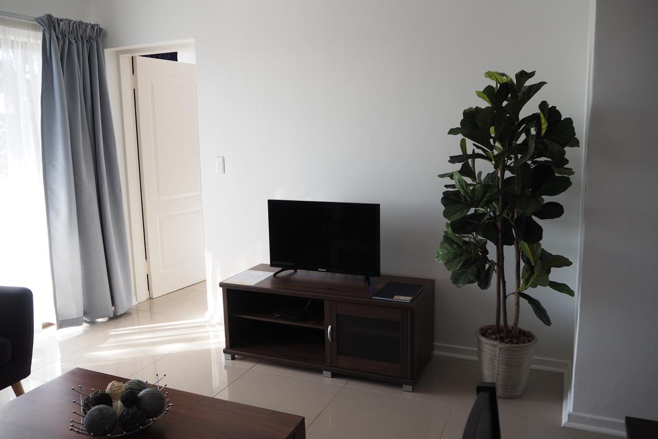 Or Tambo Self Catering Apartments, The Willows ボックスバーグ エクステリア 写真