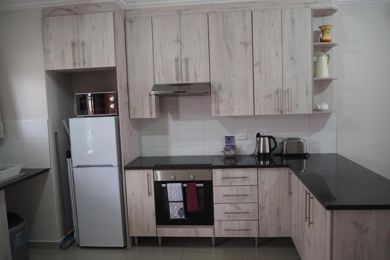 Or Tambo Self Catering Apartments, The Willows ボックスバーグ エクステリア 写真