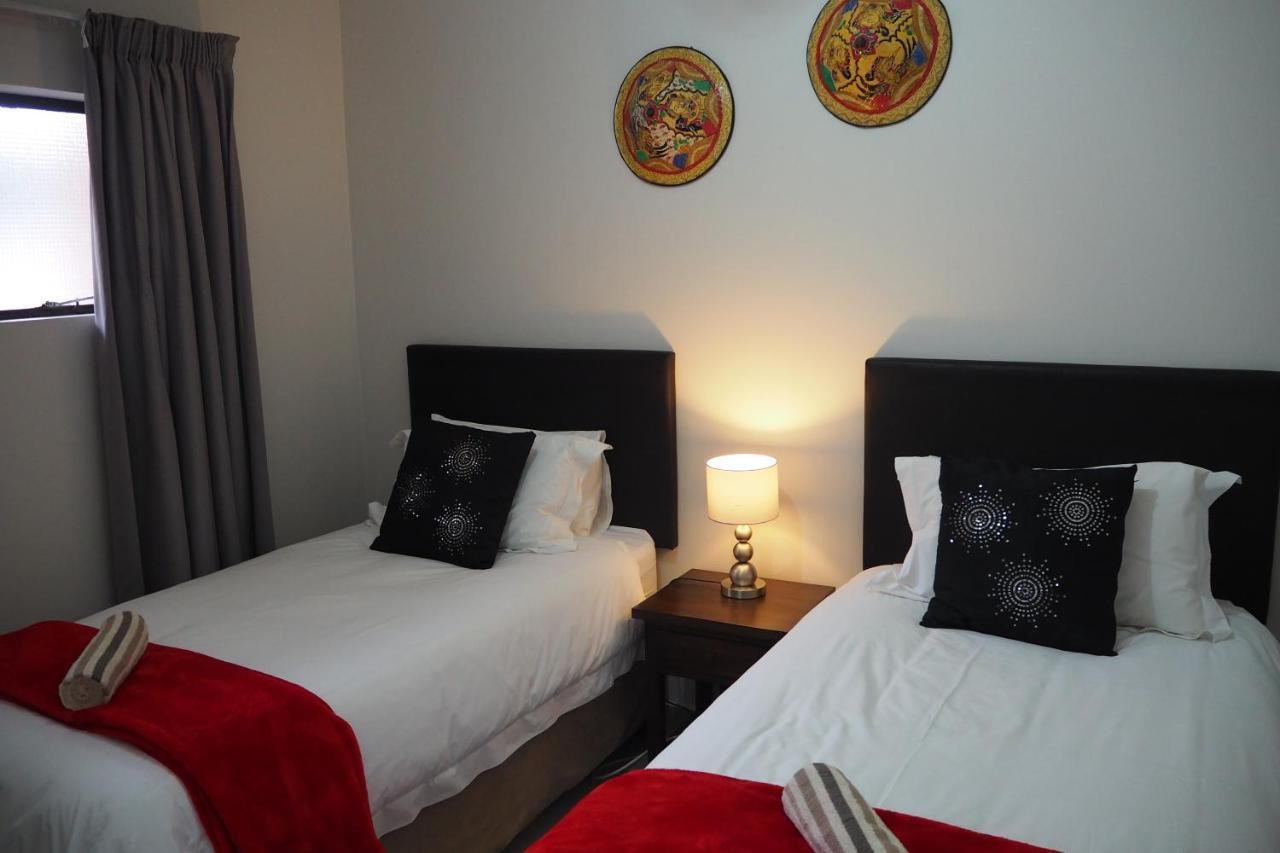 Or Tambo Self Catering Apartments, The Willows ボックスバーグ エクステリア 写真