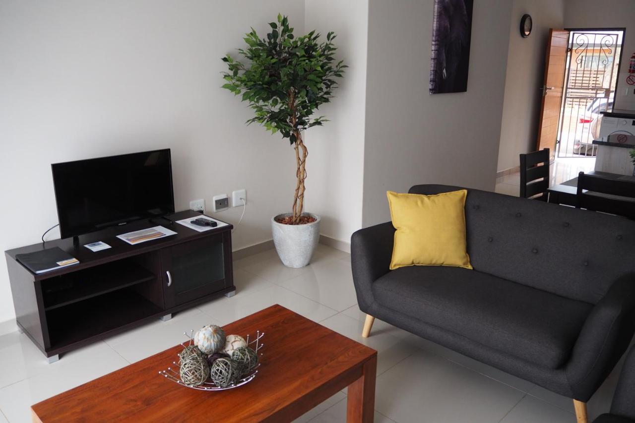 Or Tambo Self Catering Apartments, The Willows ボックスバーグ エクステリア 写真