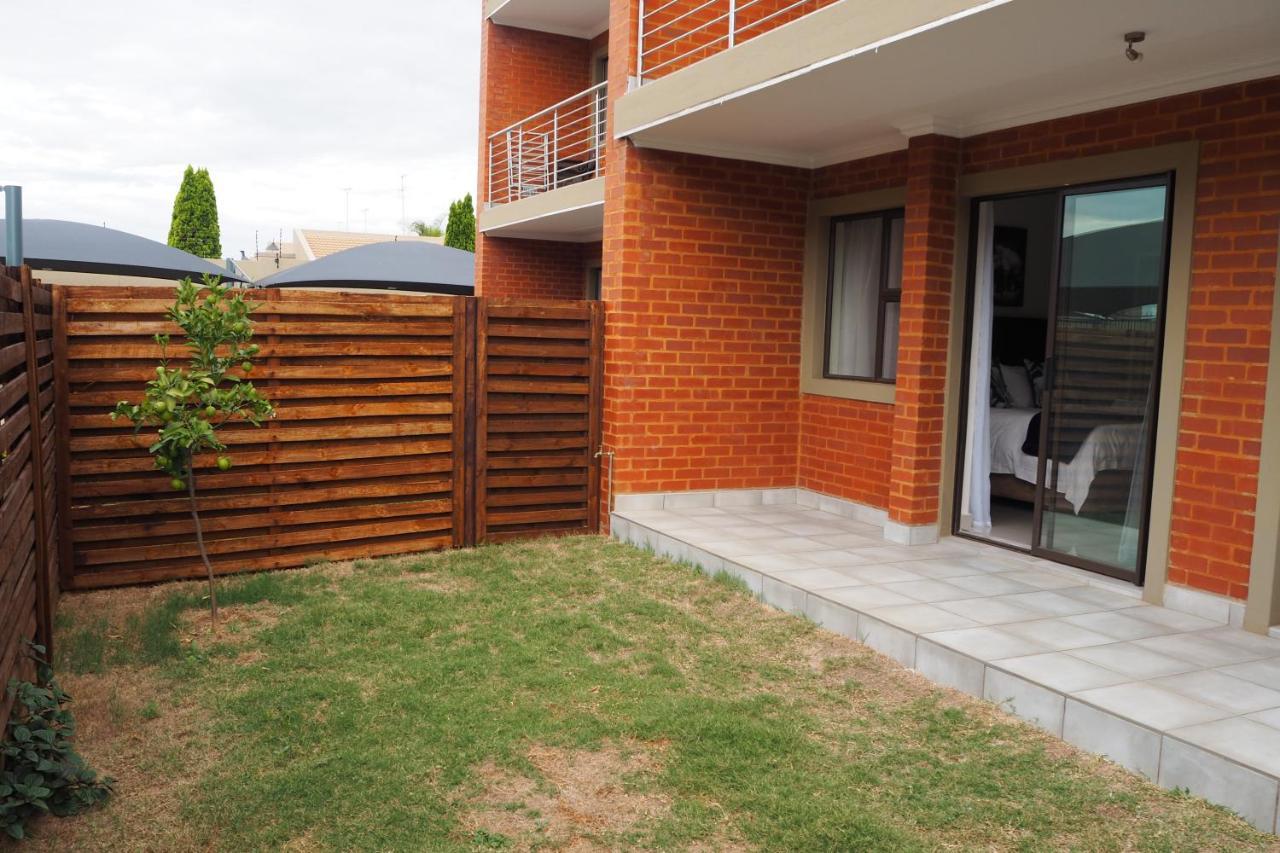 Or Tambo Self Catering Apartments, The Willows ボックスバーグ エクステリア 写真