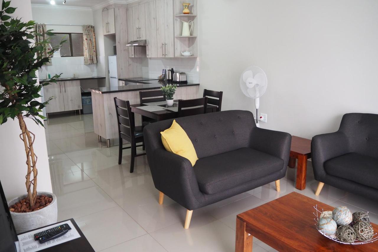 Or Tambo Self Catering Apartments, The Willows ボックスバーグ エクステリア 写真