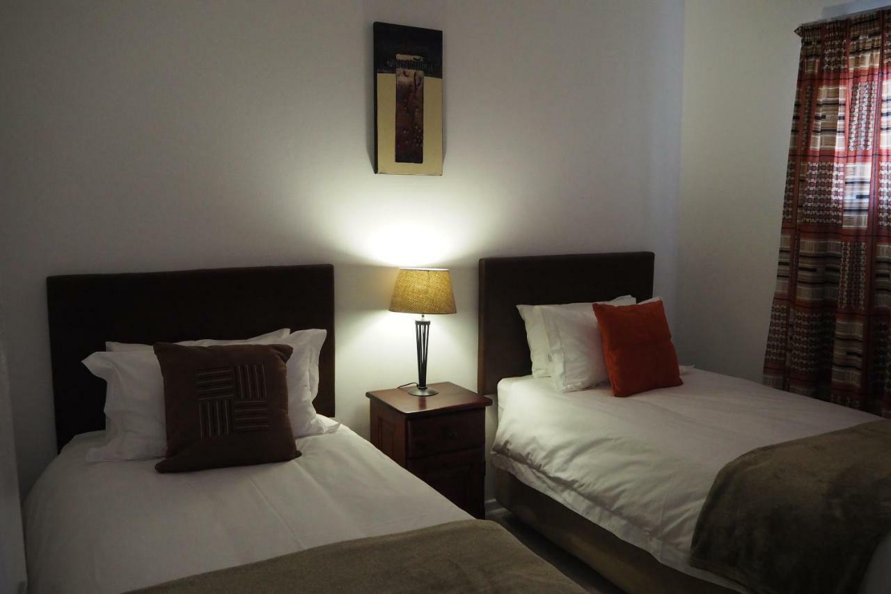 Or Tambo Self Catering Apartments, The Willows ボックスバーグ エクステリア 写真