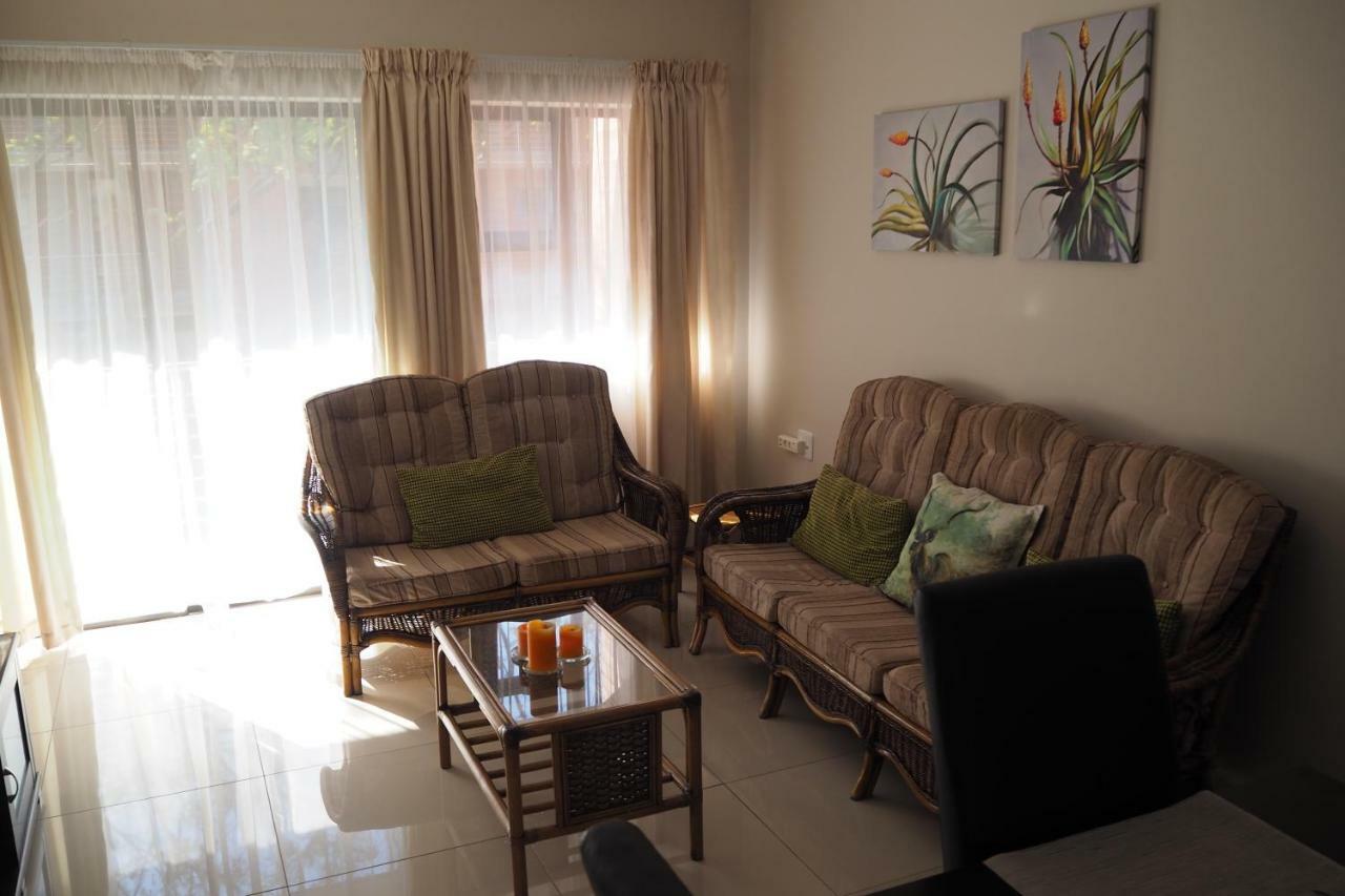 Or Tambo Self Catering Apartments, The Willows ボックスバーグ エクステリア 写真