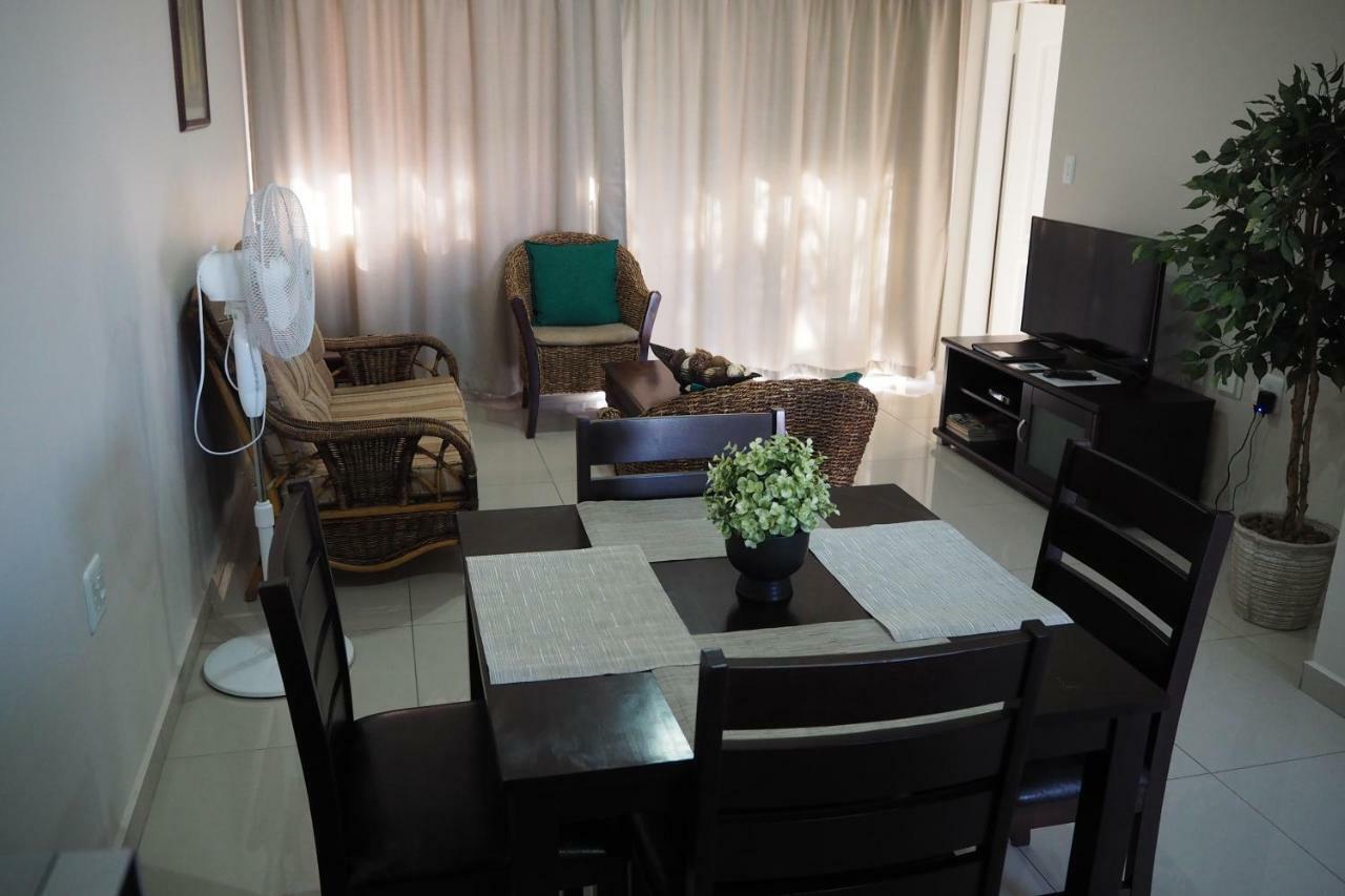 Or Tambo Self Catering Apartments, The Willows ボックスバーグ エクステリア 写真
