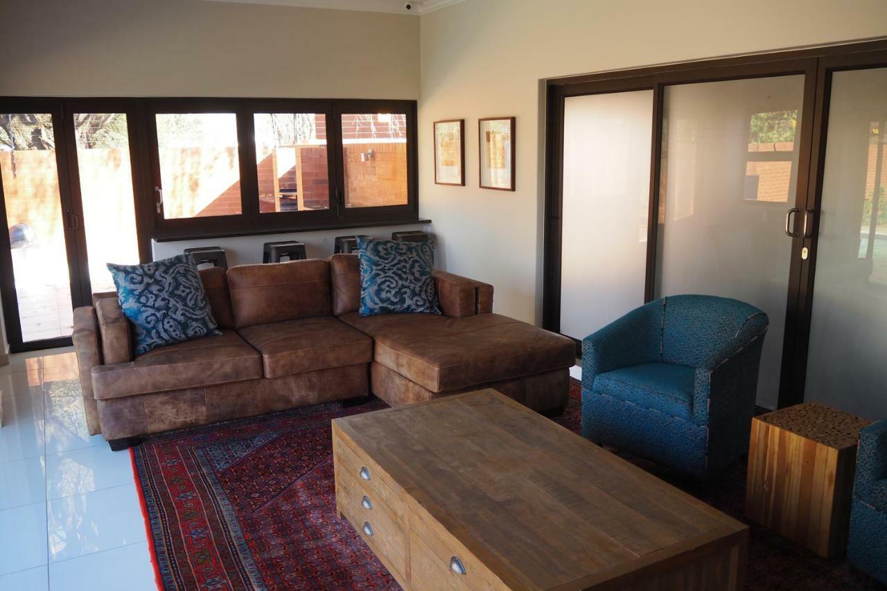 Or Tambo Self Catering Apartments, The Willows ボックスバーグ エクステリア 写真