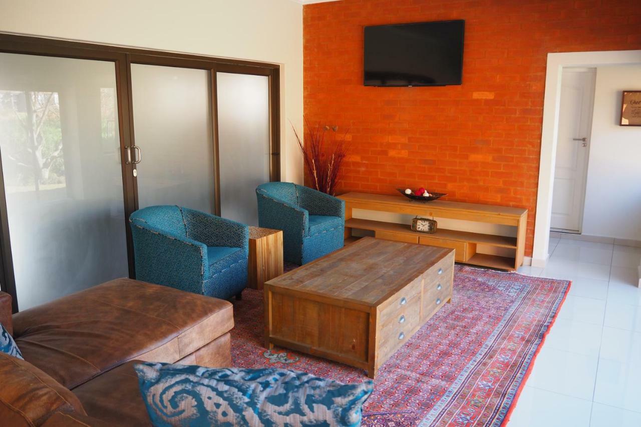 Or Tambo Self Catering Apartments, The Willows ボックスバーグ エクステリア 写真