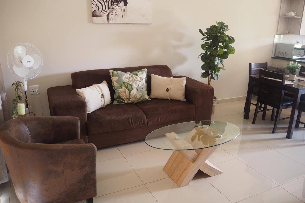 Or Tambo Self Catering Apartments, The Willows ボックスバーグ エクステリア 写真