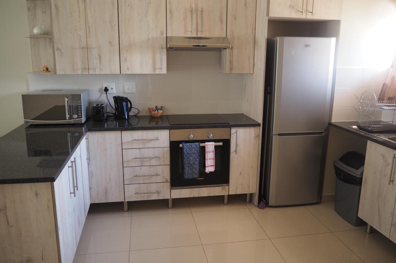 Or Tambo Self Catering Apartments, The Willows ボックスバーグ エクステリア 写真